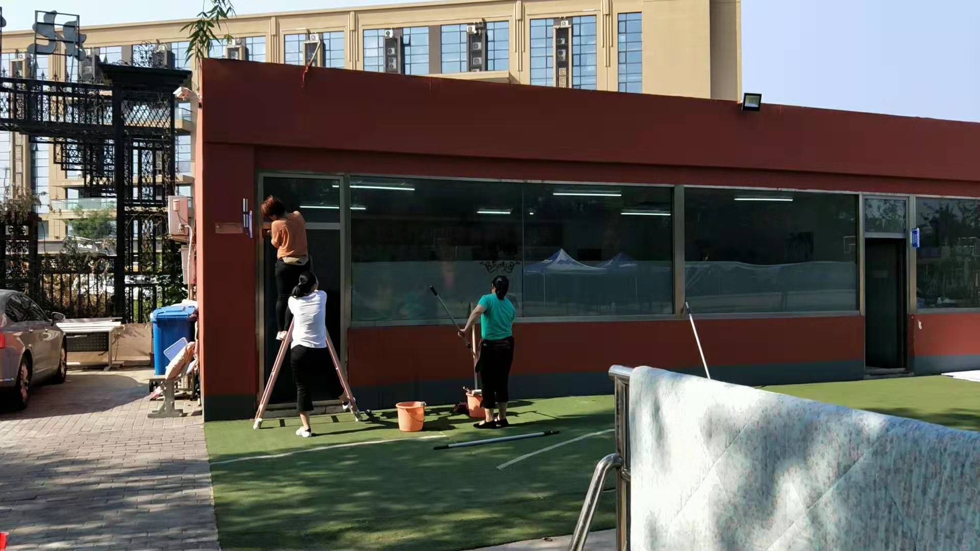 定陶区学校擦玻璃、学院路清洗玻璃菏泽陶发保洁公司